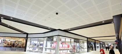 Acoustic ceiling in shopping mall