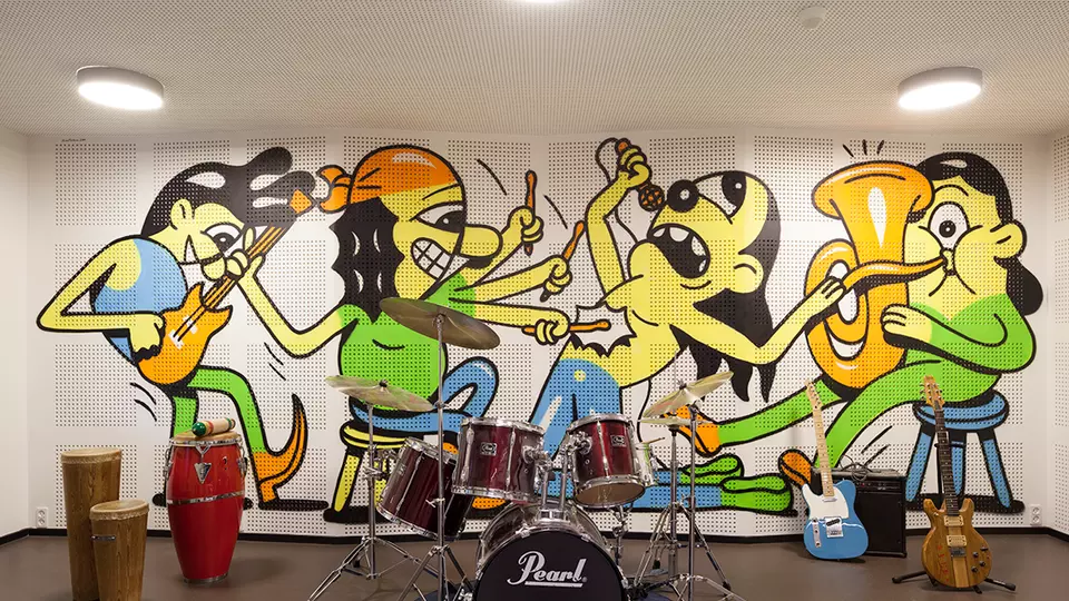 Gyptone-acoustic-wall-school